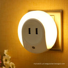 LED Night Light com Sensor de luz Dual USB Wall Plate Charger para quarto EU / Us Plug